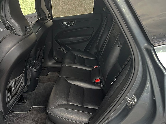 Volvo XC60 13 of 21