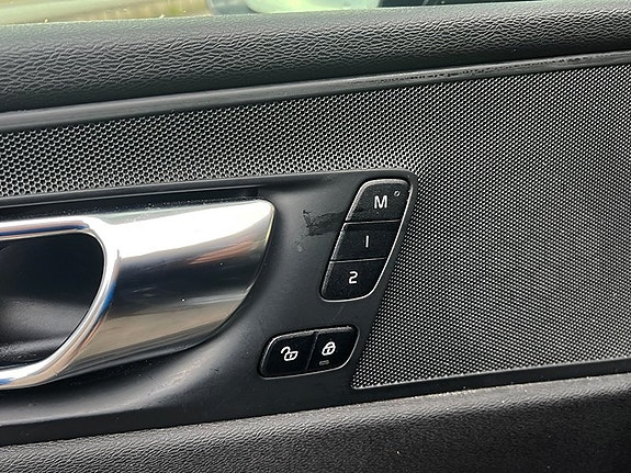 Volvo XC60 18 of 21