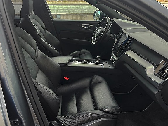 Volvo XC60 10 of 21