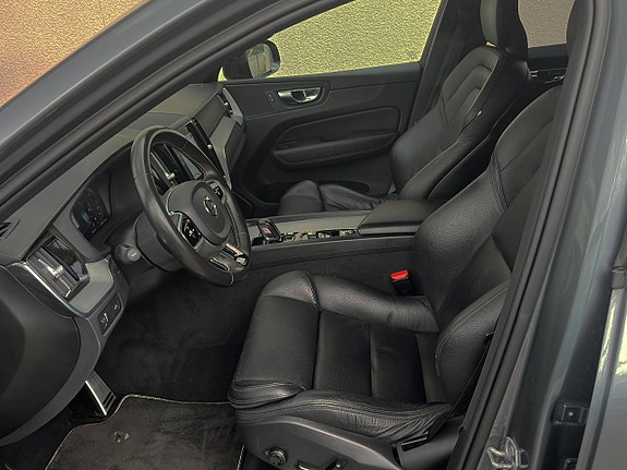 Volvo XC60 9 of 21