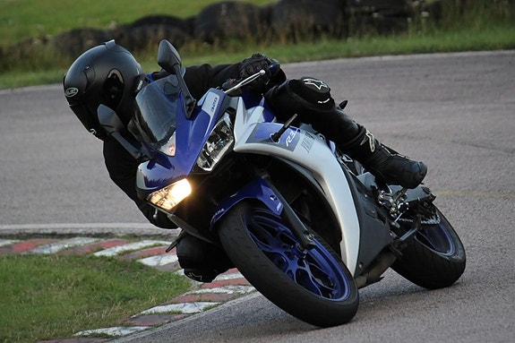 Yamaha YZF-R3 4 of 5