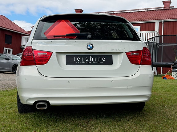 BMW 320 2 of 12