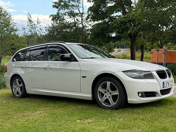 BMW 320 3 of 12