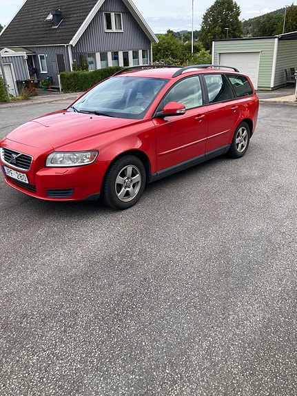 Volvo V50 2 of 5