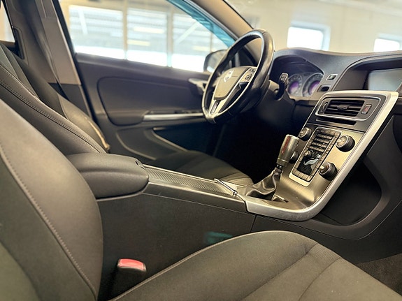 Volvo V60 12 of 14