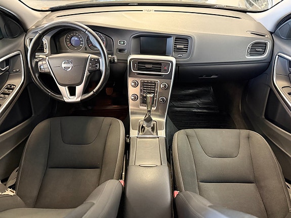 Volvo V60 11 of 14