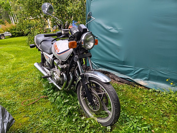 Suzuki GSX400F 2 of 6