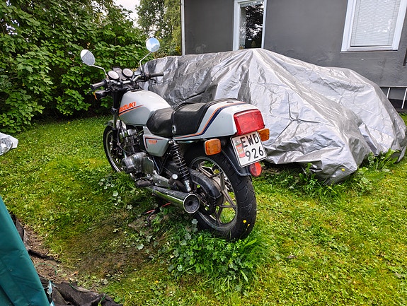 Suzuki GSX400F 6 of 6