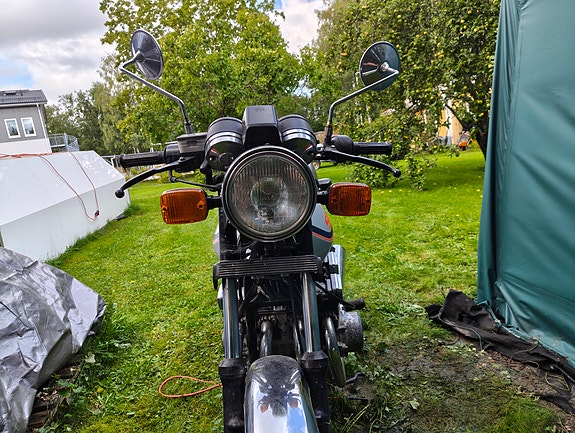 Suzuki GSX400F 4 of 6