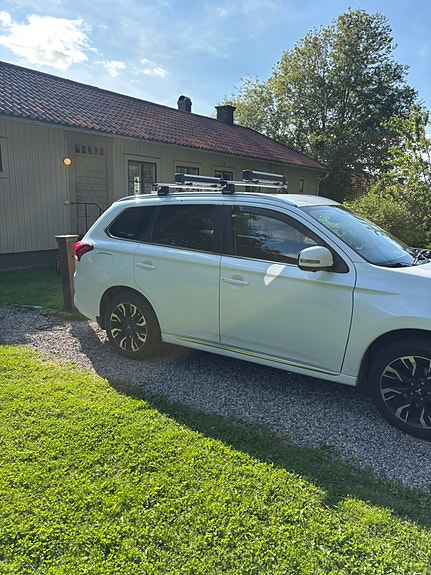 Mitsubishi Outlander 3 of 6
