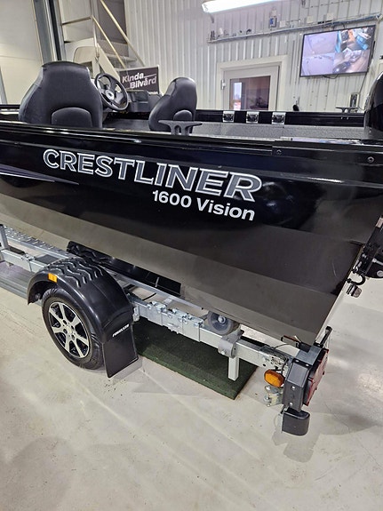 Crestliner 1600 Vision SC – Suzuki 80 hk – välservad och nybesiktigad trailer 3 of 6