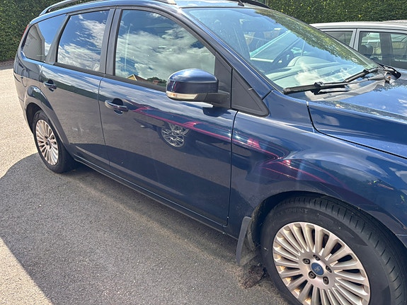 Ford Focus 2 of 3