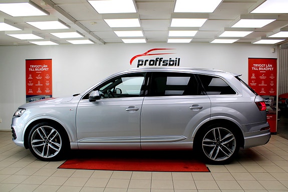 Audi Q7 2 of 26
