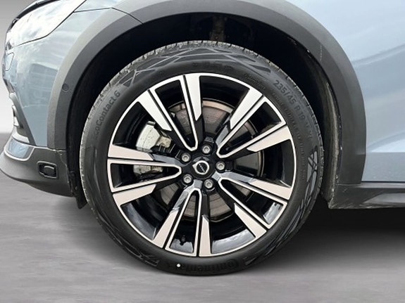 Volvo V60 Cross Country 8 of 20