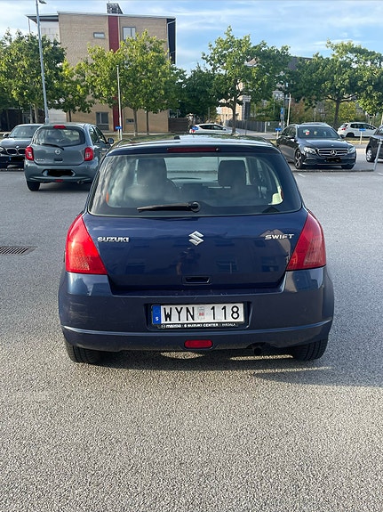 Suzuki Swift 2 of 10