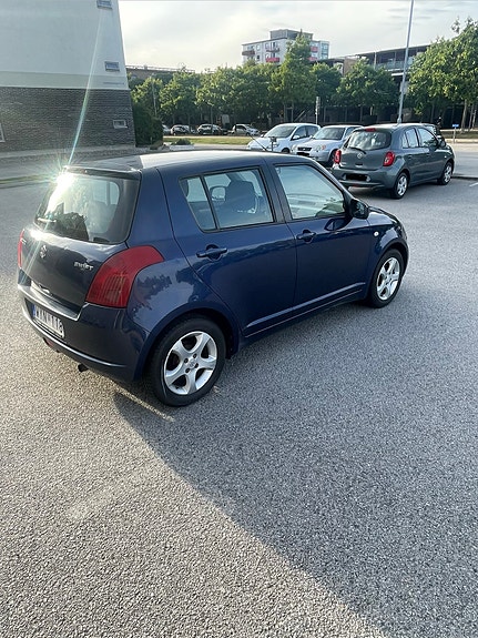 Suzuki Swift 3 of 10