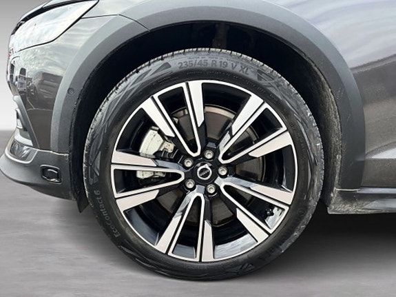 Volvo V60 Cross Country 8 of 20