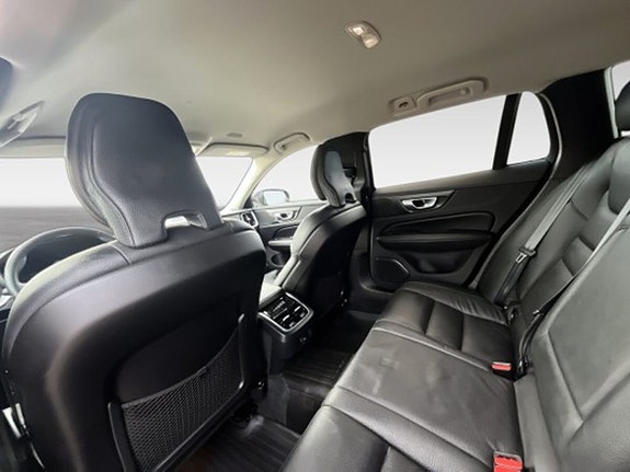 Volvo V60 Cross Country 12 of 20