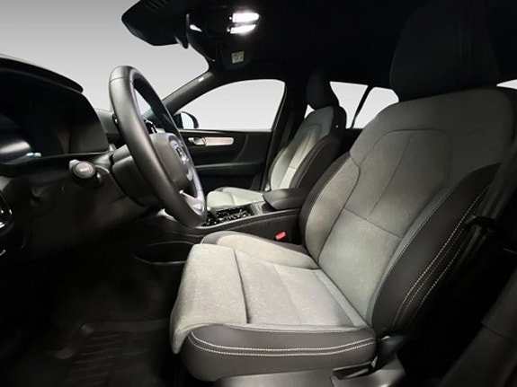 Volvo XC40 9 of 20