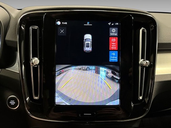 Volvo XC40 17 of 20