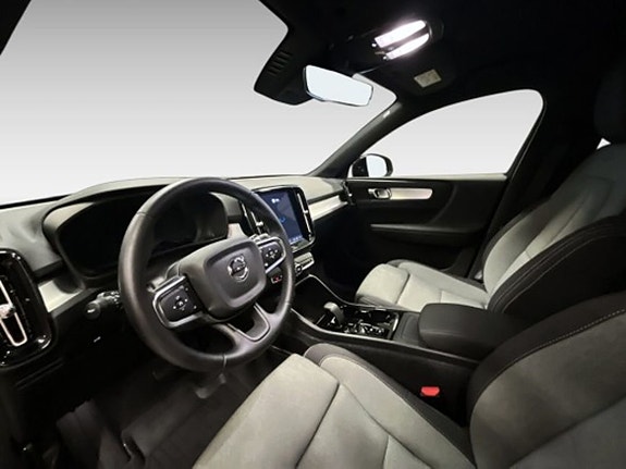 Volvo XC40 10 of 20