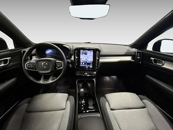 Volvo XC40 13 of 20