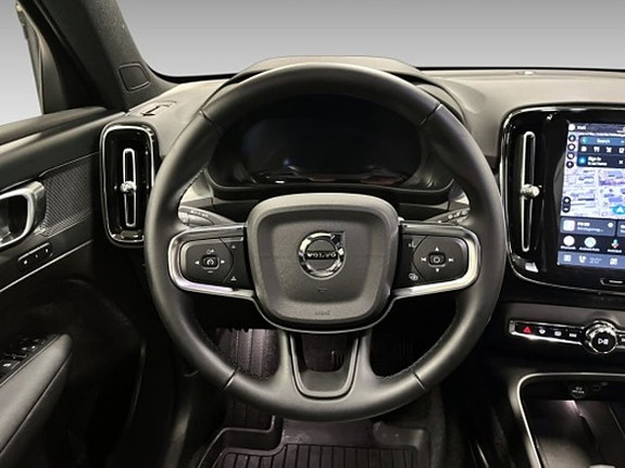 Volvo XC40 14 of 20