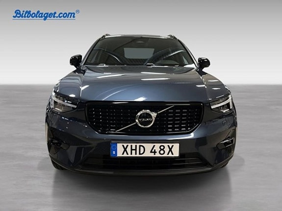 Volvo XC40 2 of 20