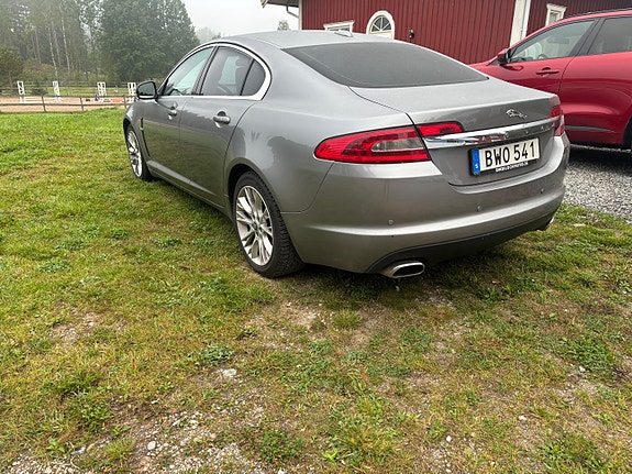 Jaguar XF 3 of 8