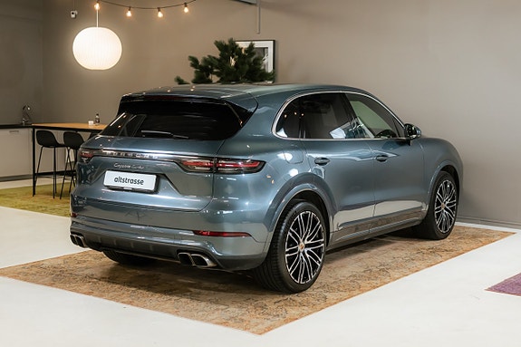 Porsche Cayenne Turbo 10 of 30