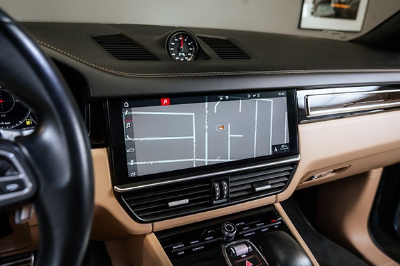 Porsche Cayenne Turbo 21 of 30