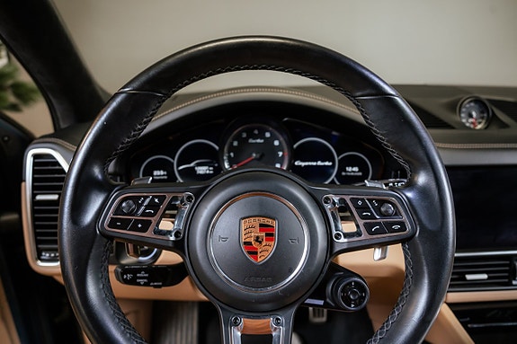 Porsche Cayenne Turbo 19 of 30