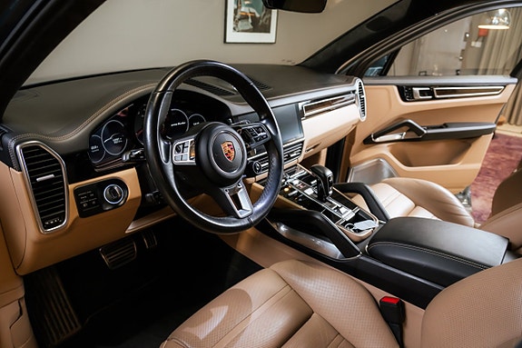 Porsche Cayenne Turbo 16 of 30
