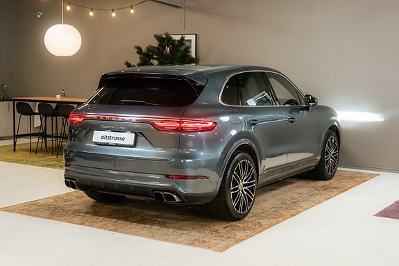 Porsche Cayenne Turbo 9 of 30
