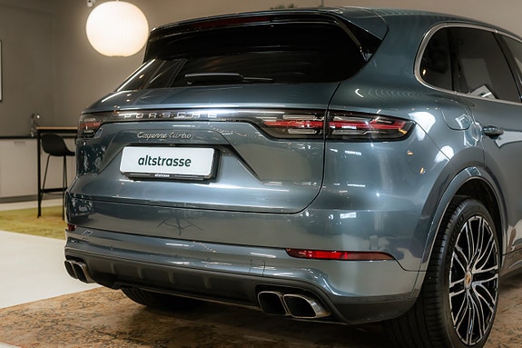 Porsche Cayenne Turbo 12 of 30