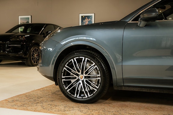Porsche Cayenne Turbo 7 of 30