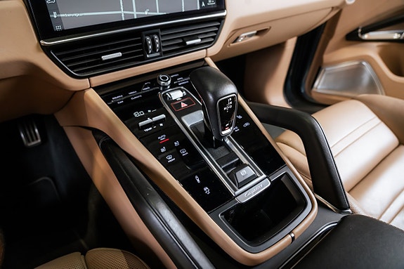 Porsche Cayenne Turbo 23 of 30