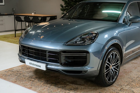 Porsche Cayenne Turbo 2 of 30
