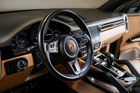 Porsche Cayenne Turbo 17 of 30
