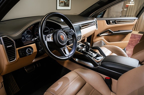 Porsche Cayenne Turbo 15 of 30