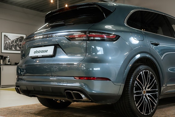 Porsche Cayenne Turbo 11 of 30