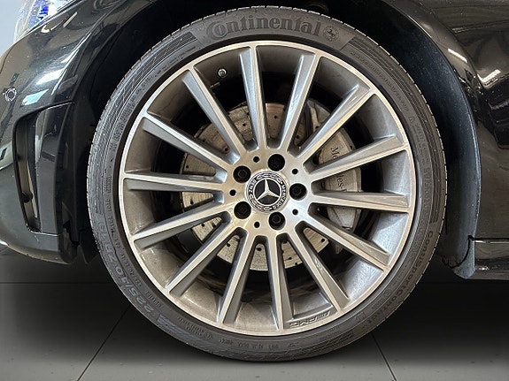 Mercedes-Benz C300 14 of 23