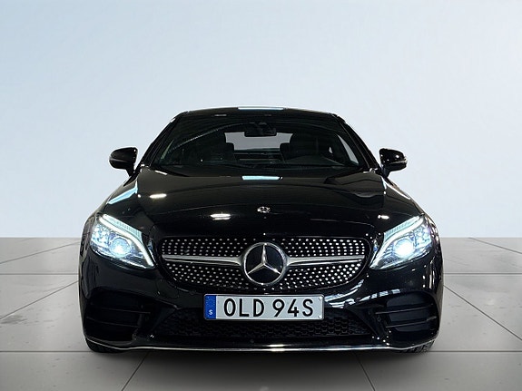 Mercedes-Benz C300 2 of 23