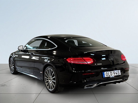 Mercedes-Benz C300 5 of 23