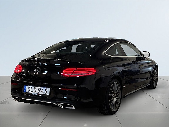 Mercedes-Benz C300 6 of 23