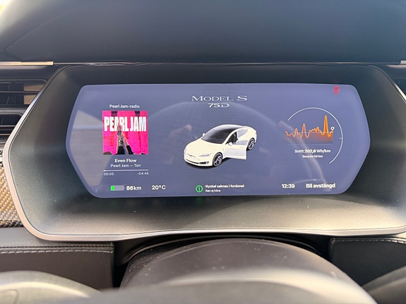 Tesla Model S 15 of 19