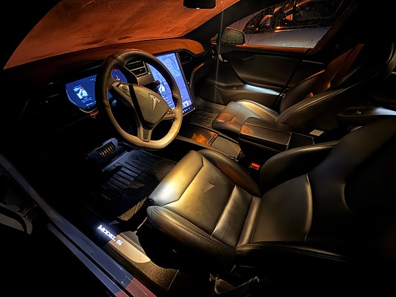 Tesla Model S 13 of 19