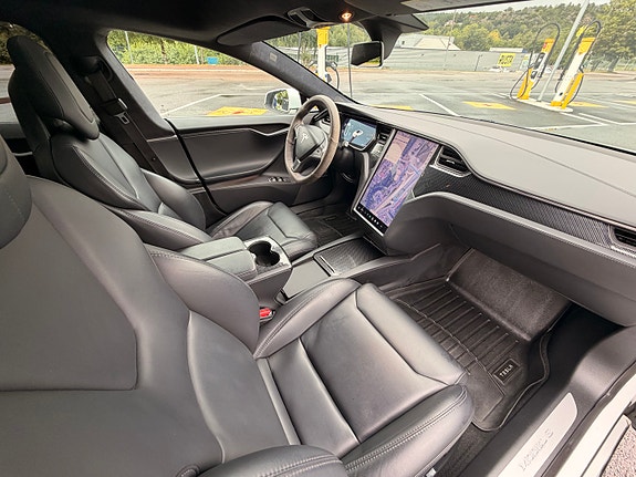 Tesla Model S 12 of 19