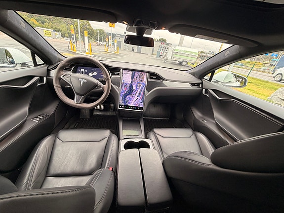 Tesla Model S 8 of 19
