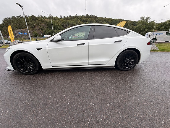 Tesla Model S 4 of 19
